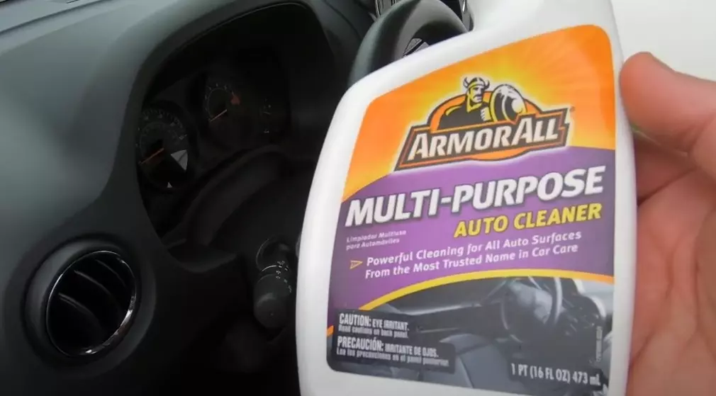 Using Armor All Multi-Purpose Auto Cleaner to Clean a Jeep Interior