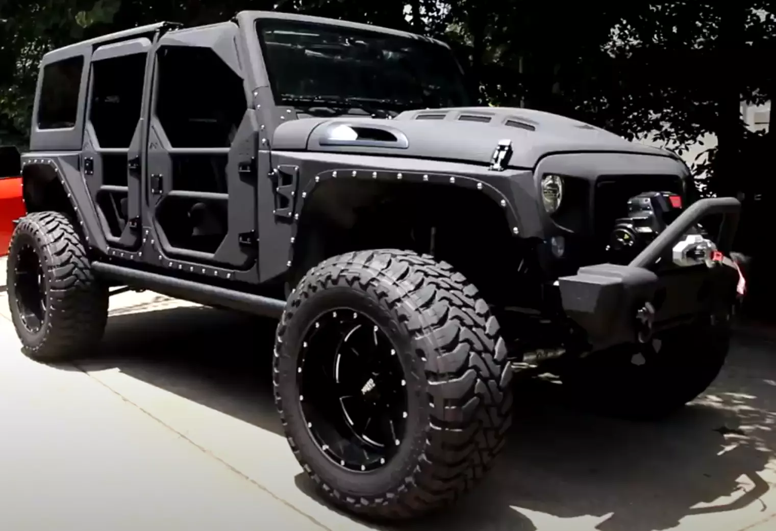 Rhino lining a Jeep