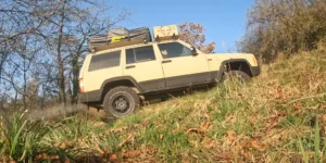 Jeep Cherokee lifted with 2.5 inches lift kit