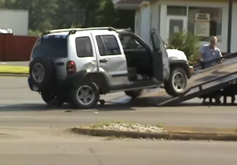Jeep Liberty being towed after an accident - Featured post for top jeep liberty years to avoid