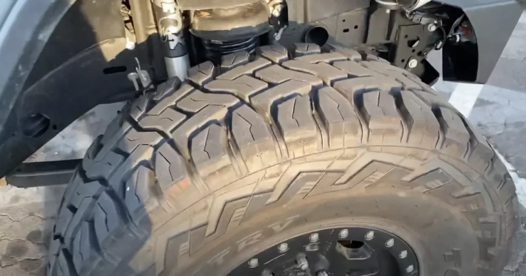 Toyo tires deep grooves and asymmetrical tread structure