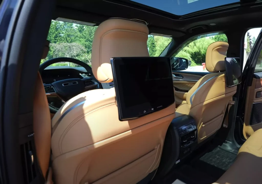 Rear Seat Entertainment on the 2023 Jeep Grand Cherokee passenger screen